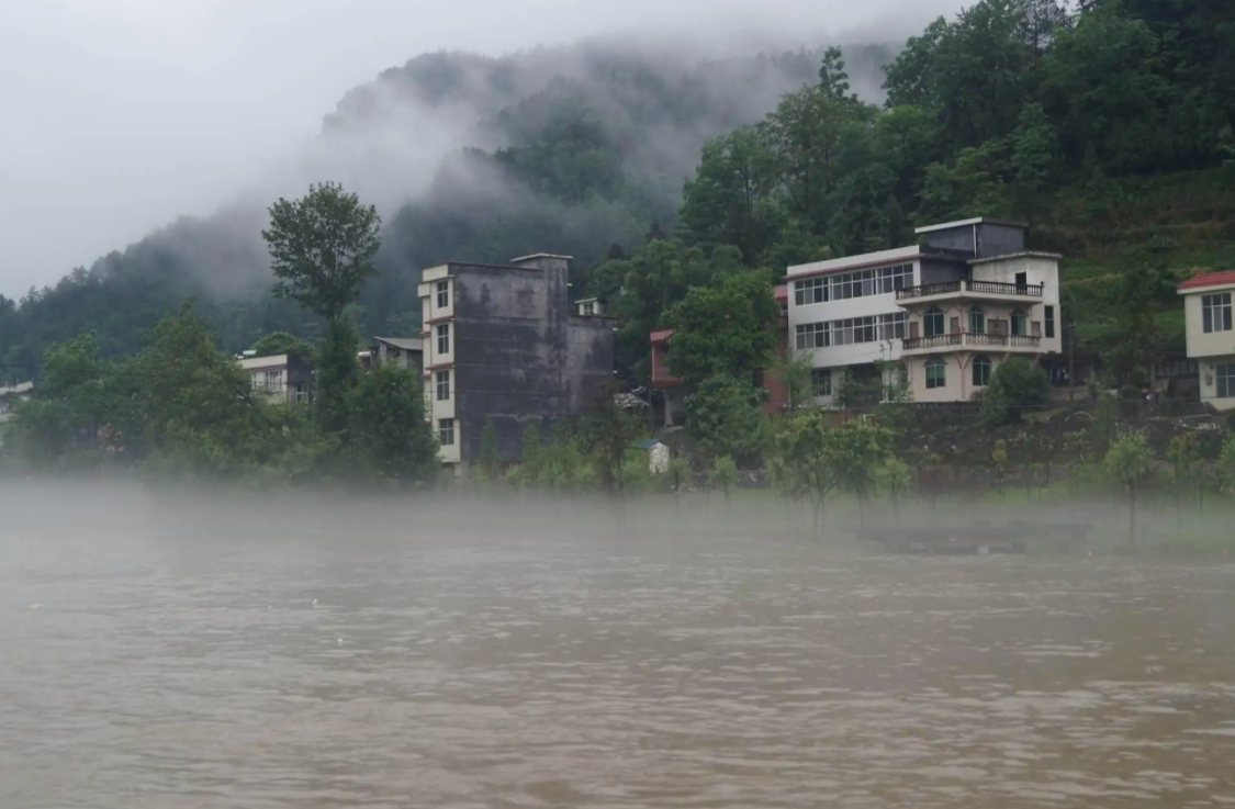 入汛最强！南方大范围降雨来袭，多地暴雨，预报：还有冷空气南下