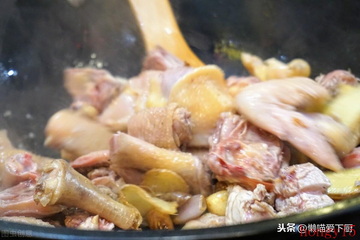 鸡肉焯水是用凉水焯还是用热水焯（焯鸡肉冷水下锅还是热水下锅）(图4)