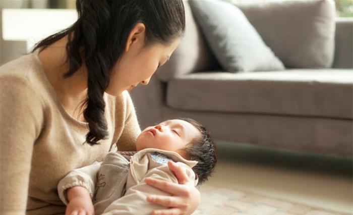 女人离婚要不要带走女儿（女人离婚再苦