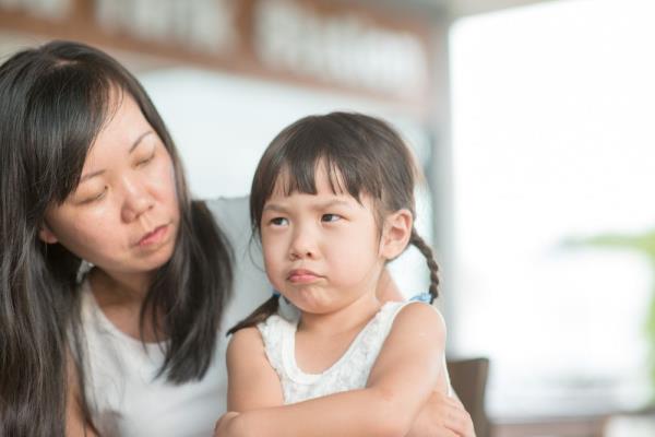 爱顶嘴的孩子怎么教育，孩子爱顶嘴怎么